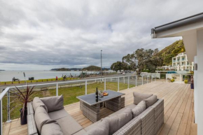 Waterfront Beach House - Paihia Holiday Home, Paihia